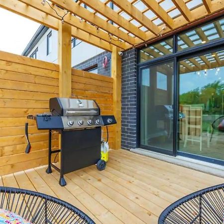 Modern 3Bdr 3 Bath, Garage, Backyard, Theater Appartement Niagarawatervallen Buitenkant foto